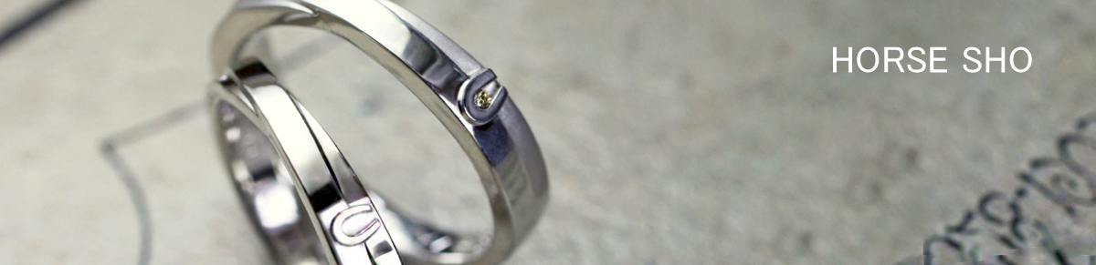 馬蹄マークを２重リングのデザインに入れたオーダーメイド結婚指輪