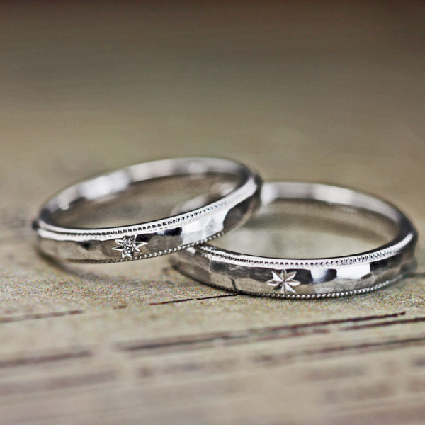 　星とリボンと氷のテクスチャーと デザイン性豊かなオーダーメイドの結婚指輪