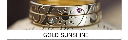 ゴールドの結婚指輪で作った太陽とイニシャルマークのオーダーリングの画像