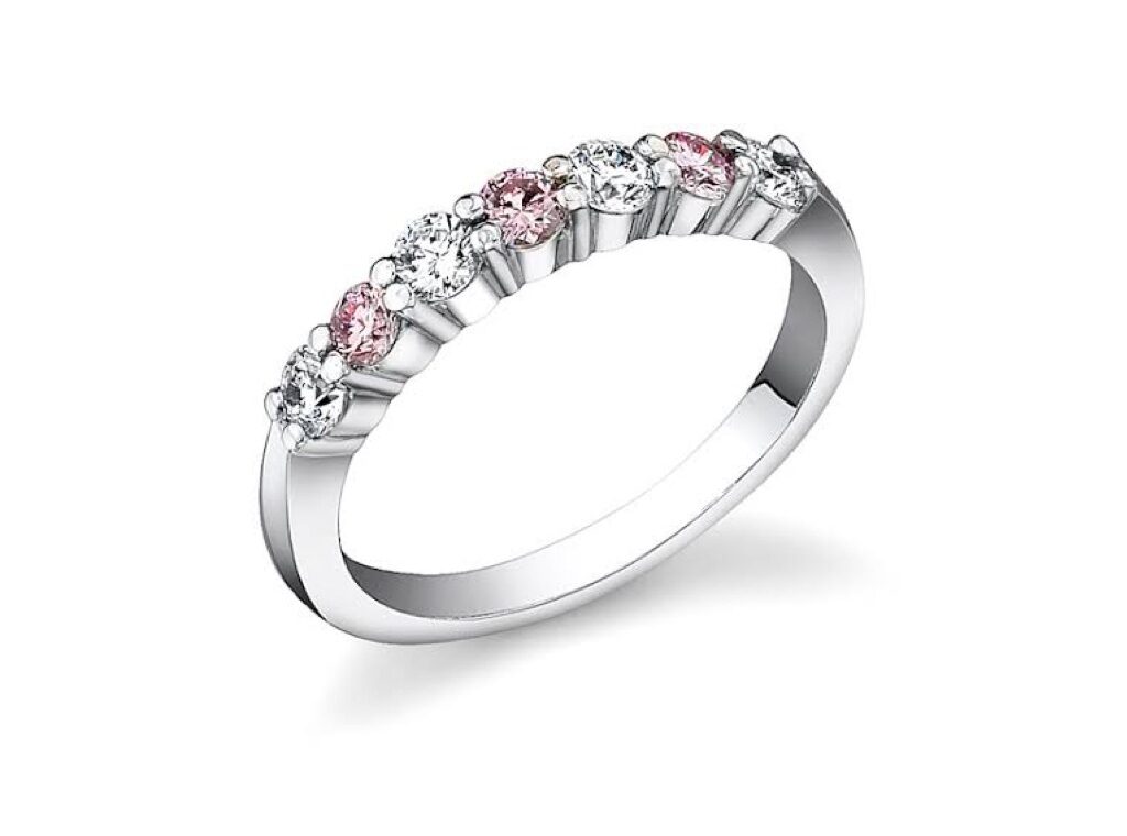 ピンクダイヤは白いダイヤの10倍する！