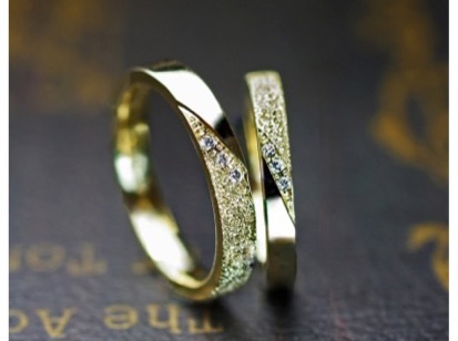 結婚指輪をゴールドでデザインする