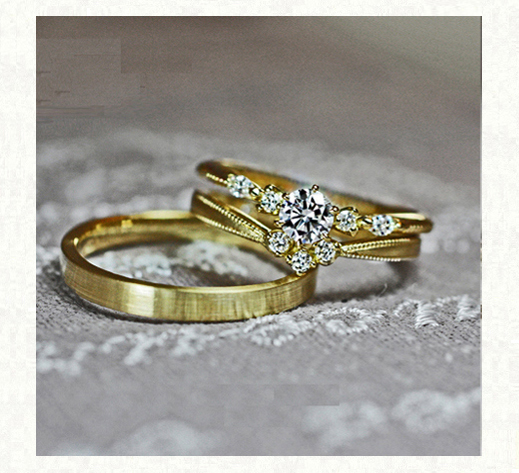 アンティークなゴールドの結婚指輪と婚約指輪の3本セットリング・オルゴール　千葉・柏 ヨーアンドマーレ