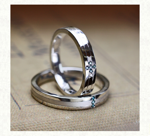 ねてブルーダイヤモンドの 青い十字架をつくる結婚指輪 2
