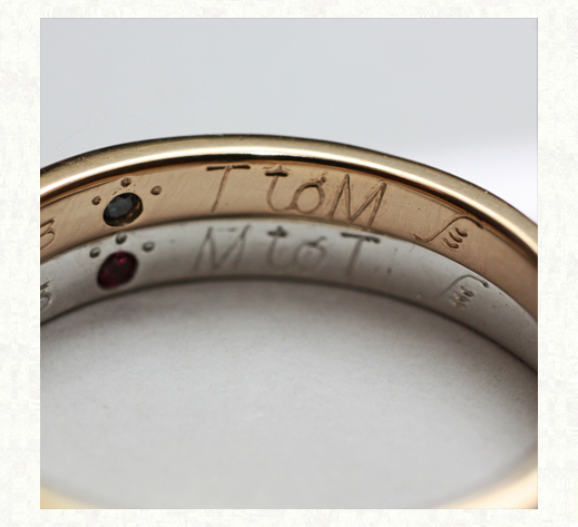 ピンクゴールドとプラチナの結婚指輪内側刻印