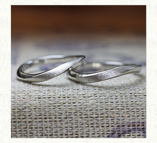 美しいメビウスの様な ウェーブデザインの結婚指輪　２　千葉・柏 ヨー＆マーレ