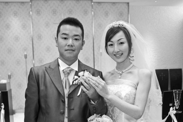 馬が大好きな二人がデザインした馬の足モチーフの結婚指輪を挙式で　S様 千葉・柏本店アルバム