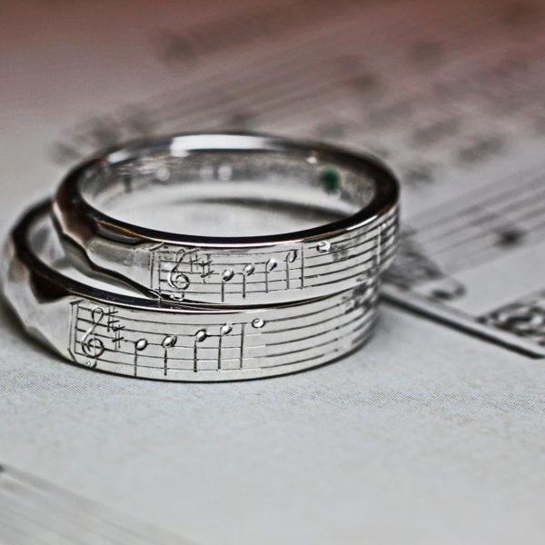薬指の楽譜・結婚指輪に2人だけに聞こえる音楽を刻んで 千葉・ヨーアンドマーレ柏