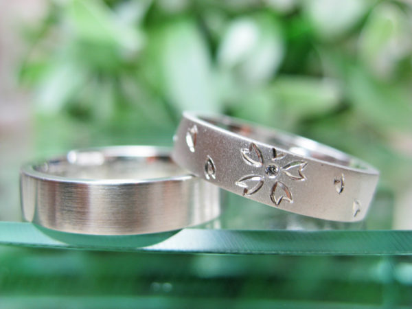 D様が千葉 柏本店で作った、桜の花と一緒に結婚式を挙げた二人のオーダーメイド結婚指輪