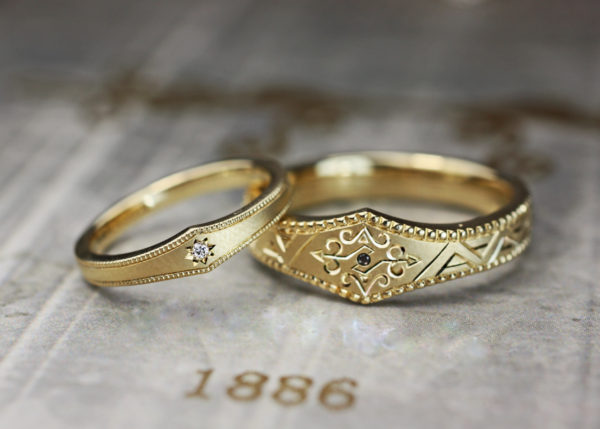 ヴィンテージデザインのゴールドの結婚指輪