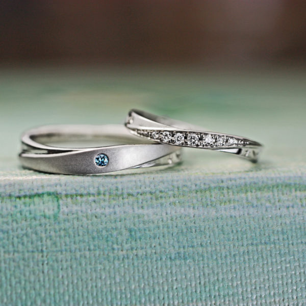 ウェーブしたダイヤの結婚指輪をオリーブの葉にデザインしたオーダーリング