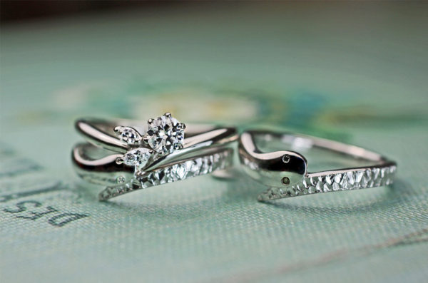 スネークデザインの結婚指輪と婚約指輪をプラチナ９５０でオーダーメイド