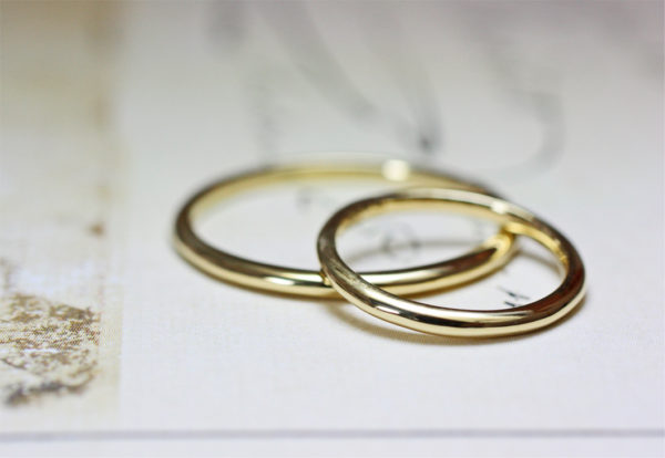 シンプルなゴールドの結婚指輪をオーダーメイド