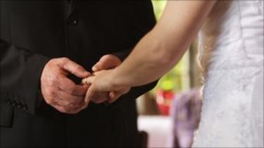 英国の男性は結婚指輪を着けますか?ウィリアム王子は着けません!