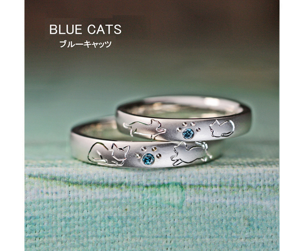 ブルーダイヤの肉球と4匹のネコの模様が入ったオーダーメイドの結婚指輪