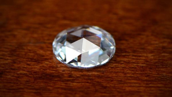 このローズカットダイヤモンドはどれとも異なる全く新しいものです。  