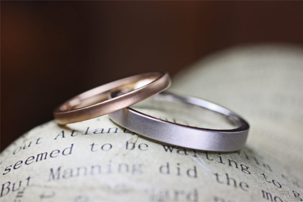 ピンクゴールドとグレーゴールドの結婚指輪をオーダー