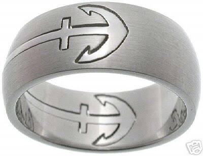 自衛官がオーダーする結婚指輪は個性的