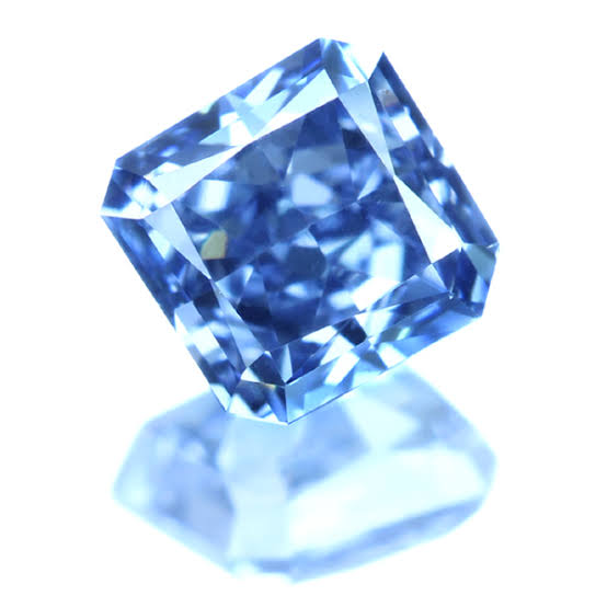 濃い青色と高い色強度を持つインテンスブルーダイヤモンド