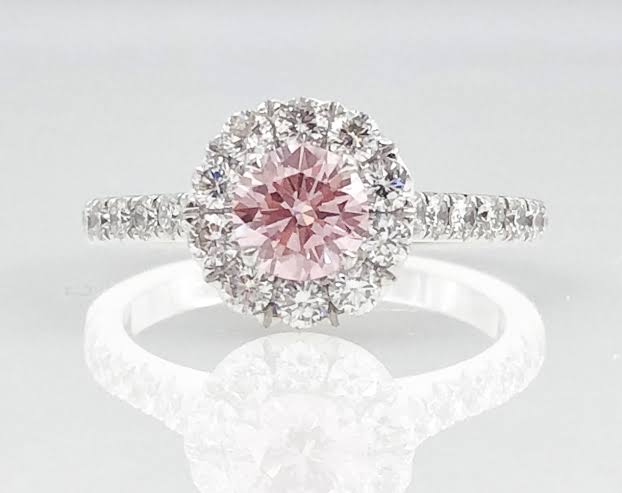 ピンクダイヤモンドのプラチナ婚約指輪