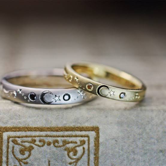 月と星の世界をふたりの結婚指輪にデザインした15のオーダー ...