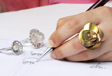 顧客に似合う結婚指輪のデザインを的確に提案出来る