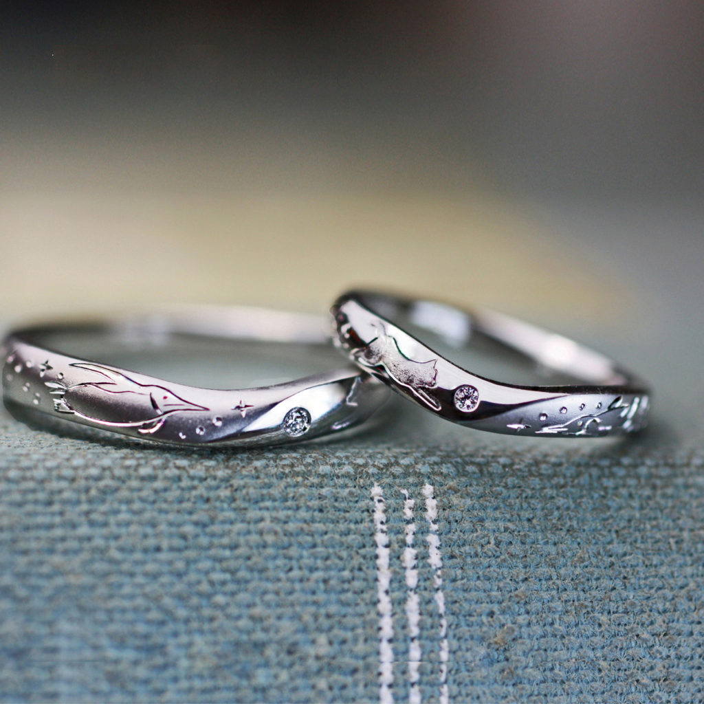 ネコとペンギンの模様が入った結婚指輪をオーダーメイドで作った作品
