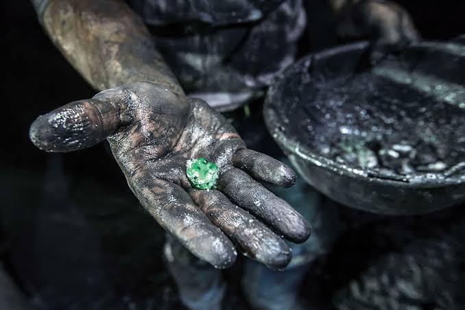 エメラルド鉱山で掘り当てて一攫千金 宝石ビジネスの裏がわ5つの話 千葉 柏の結婚指輪 婚約指輪 ヨーアンドマーレ