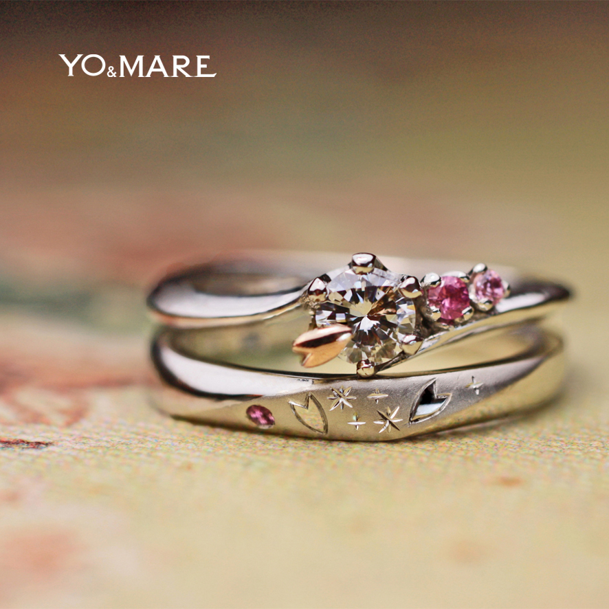 サクラのデザインにてオーダーメイドした、婚約指輪と結婚指輪をセットリング