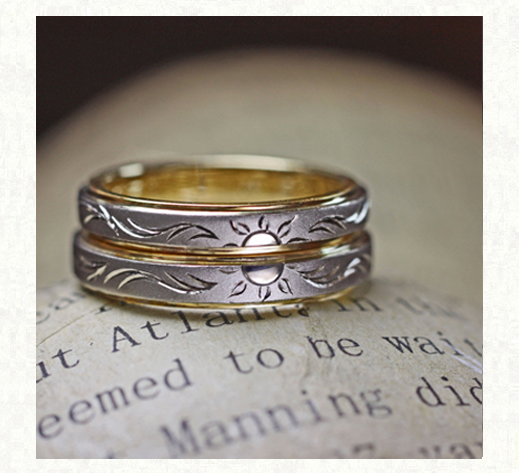 結婚指輪を二本重ねて太陽の模様を作る、プラチナとゴールドのコンビリング、オーダー作品