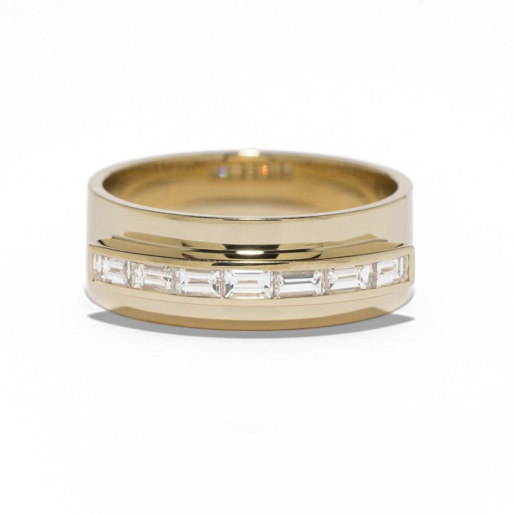 AZLEE・バゲットダイヤが並んだゴールドの結婚指輪