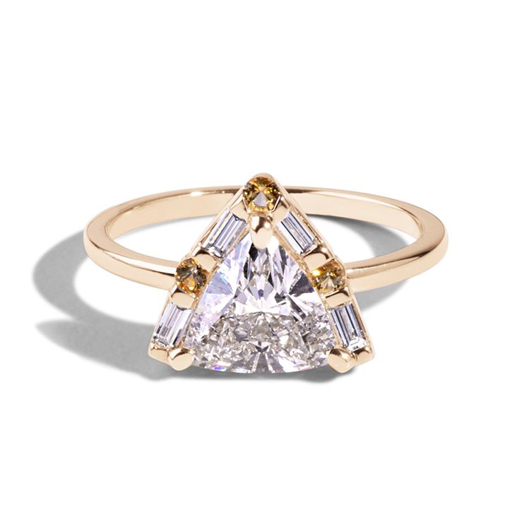 バリオニール・三角形ダイヤの婚約指輪