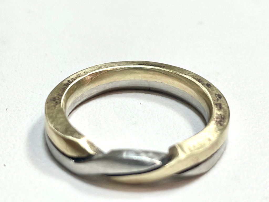 結婚指輪の金属をコンビカラーで選ぶ