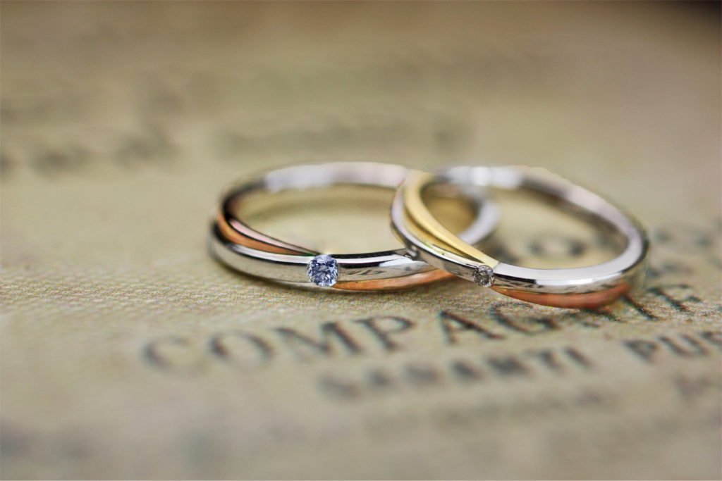 プラチナとピンク&イエローゴールドがクロスしたオーダー結婚指輪