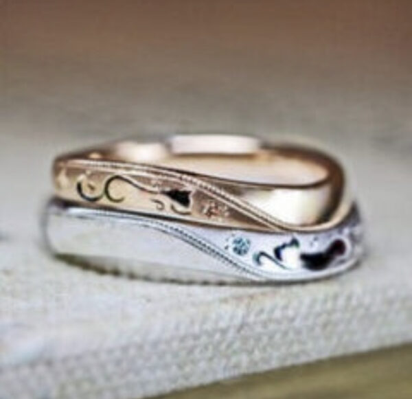 【見つめ合うネコの模様】のピンクゴールドとプラチナの結婚指輪作品