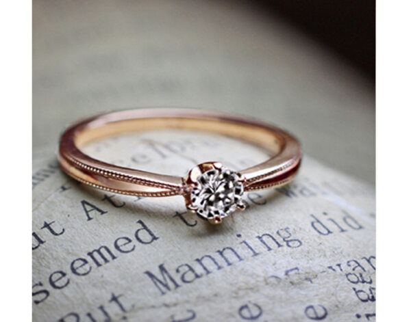 【ピンクゴールドの婚約指輪】シンプルでアンティークなエンゲージ作品