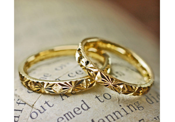 ピラミデ・結婚指輪ゴールド