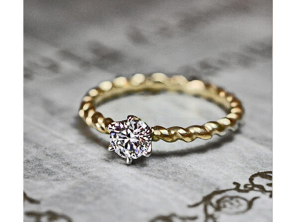 【アンティークな婚約指輪】シュシュをデザインしたゴールドリング　