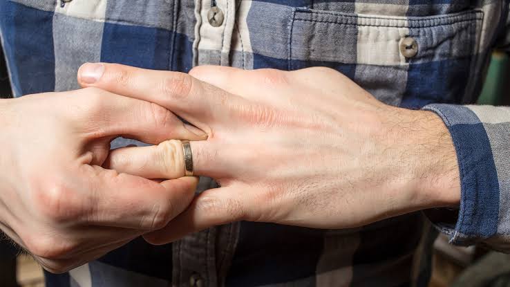 一周模様を入れた結婚指輪はサイズ直しが困難