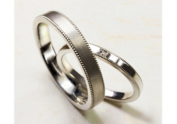 クラッシィリボン・白いプラチナのリボンデザインの結婚指輪コレクション