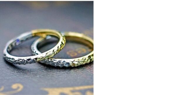 クロコ調のテクスチャーが入るゴールドとプラチナの結婚指輪オーダー作品