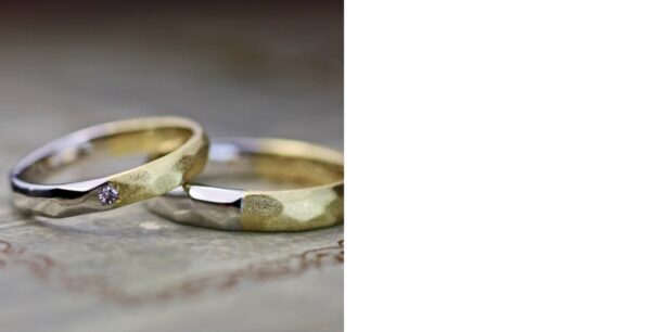 プラチナとゴールドがハーフで繋がる、ツチメテクスチャーの結婚指輪オーダー作品 