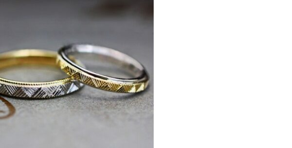 格子柄をゴールドとプラチナのコンビリングに入れた結婚指輪オーダー作品