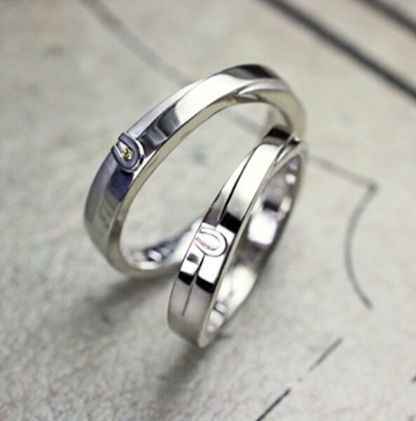 【個性的な】馬蹄マークが２重デザインの結婚指輪に入るオーダー作品
