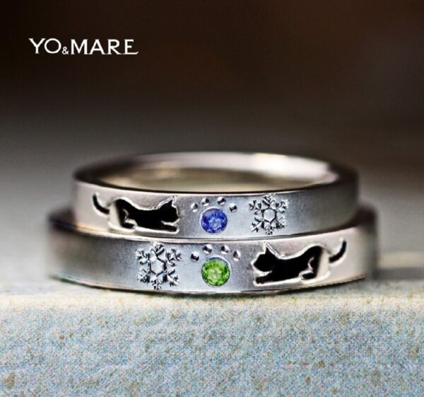 【ネコと結晶の模様】を誕生石の肉球で飾った結婚指輪オーダー作品 