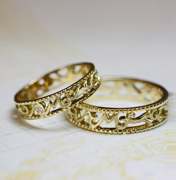 【結婚指輪にイニシャル模様】を透かしのデザインでいれたオーダーメイド作品