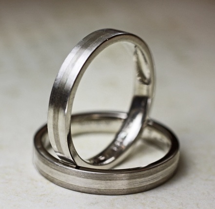 【2色カラーコンビ】プラチナとグレーのモノトーンオーダー結婚指輪