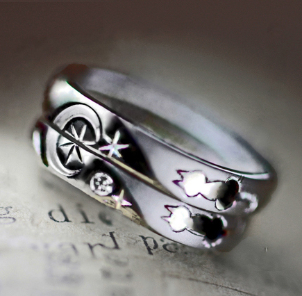 【月明かりとネコのカップル】の模様を描いた結婚指輪オーダー作品