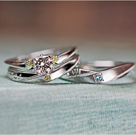 【ブルーダイヤ&イエローダイヤ】とミルグレインが光る結婚指輪作品