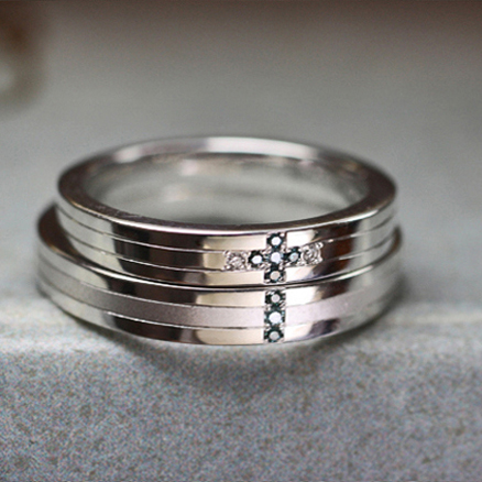 【ブルーダイヤモンド】でクロスを作った結婚指輪オーダーメイド作品