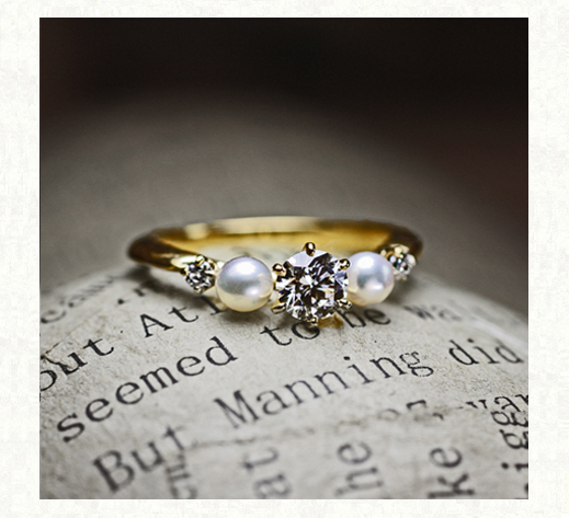 ダイヤモンドと真珠が寄り添う アンティークなゴールド婚約指輪２　千葉・柏 ヨーアンドマーレ
